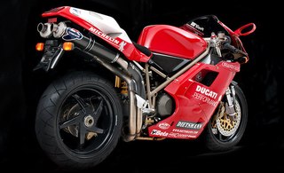 Illustration for article titled Ducati 916: The Superbike, Evolved